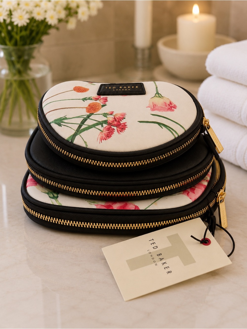 Ted Baker White Floral Cosmetic 3Pc Bag Set NWT - Picture 2 of 3